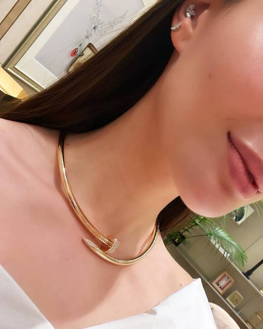 Nail Un clou necklace