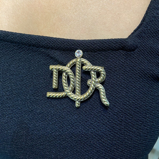 DR classic BROOCH