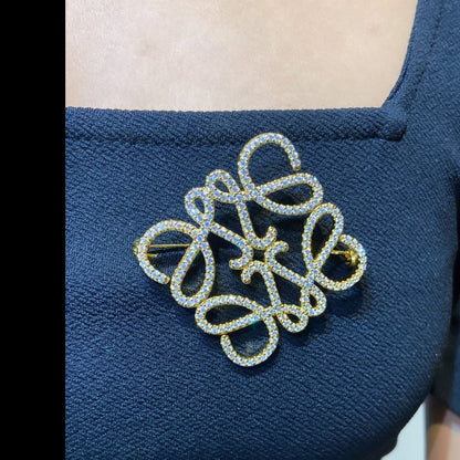 LOW DIAMANTE BROOCH