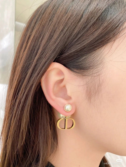 Classic CD pearl earring 💚
