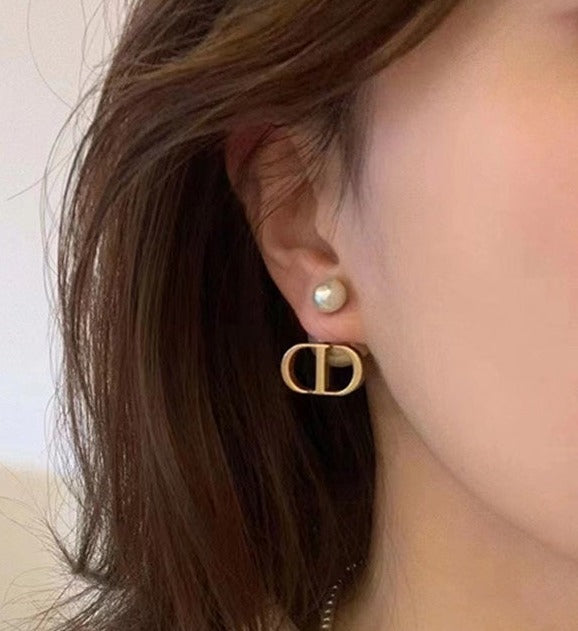 Classic CD pearl earring 💚