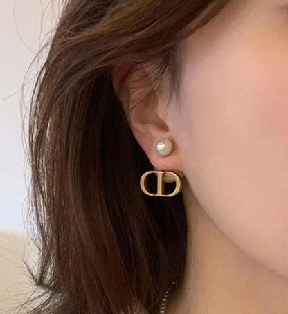 Classic CD pearl earring 💚